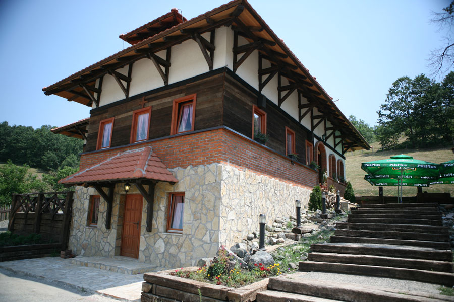 Turističko rekreativni centar Momčilo Čeković 15