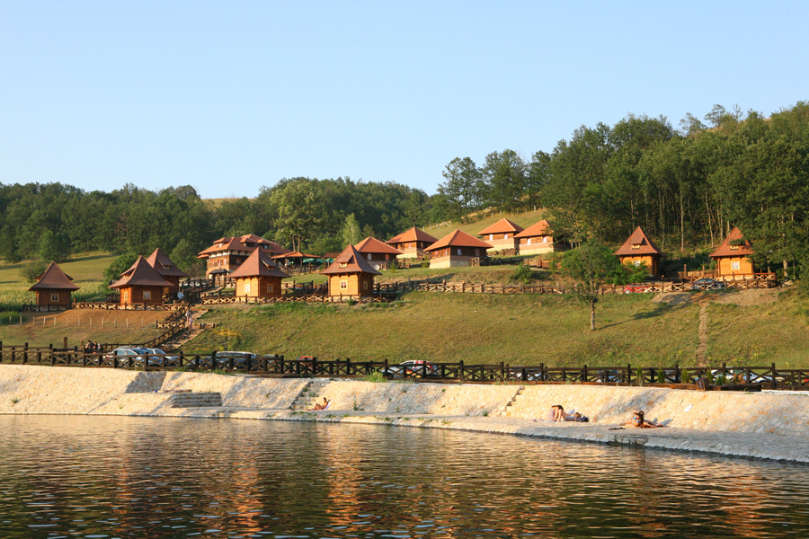 Turističko rekreativni centar Momčilo Čeković 8