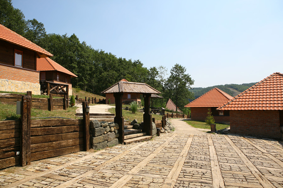 Turističko rekreativni centar Momčilo Čeković 12