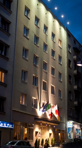 Queen’s Astoria Design 1